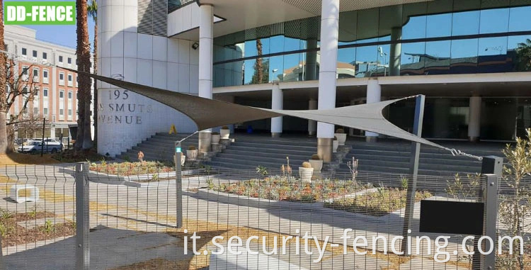 Nuovo sistema di ringhiera per pannello a maglie di filo saldato 358 recinzione anti -arrampicata decorativa per piscina per giardini di appartamenti in cortile della villa